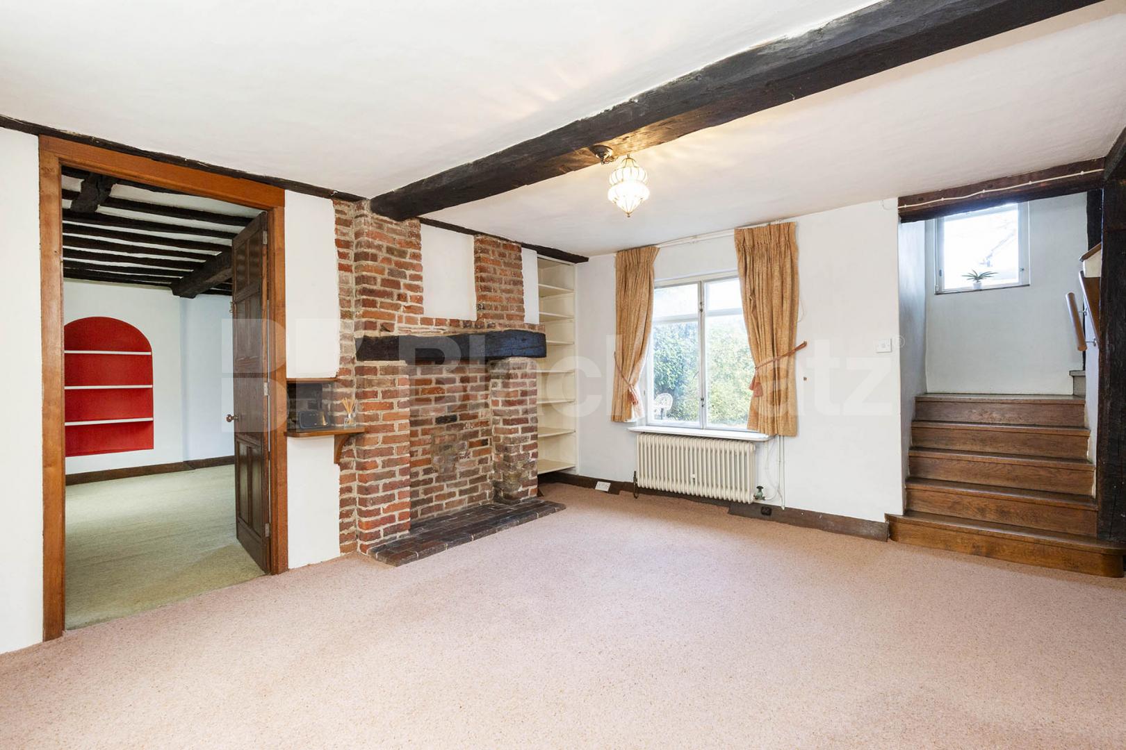 A elegant and historic 16th century detached house on an exclusive street   Totteridge Common, Highwood Hill